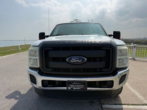 Used 2015 Ford F250 XL w/ Power Equipment Group image 2
