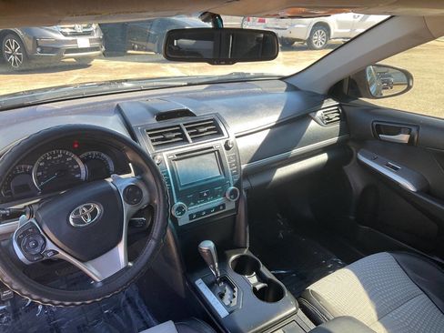 Used 2014 Toyota Camry SE w/ Moonroof Package FWD image 16
