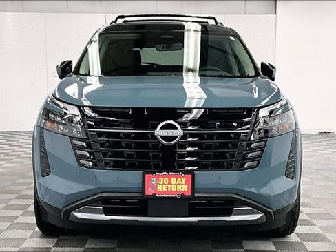 New 2026 Nissan Pathfinder Platinum image 17