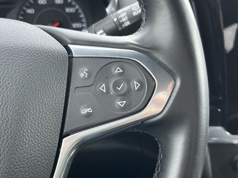 Used 2023 Chevrolet Traverse LT FWD image 25