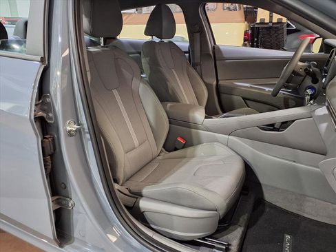 Used 2023 Hyundai Elantra SE w/ Cargo Package image 17