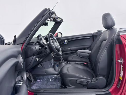 Used 2018 MINI Cooper Convertible image 34