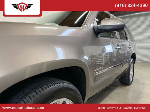 Used 2011 GMC Yukon Denali image 2