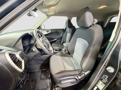 Used 2023 Kia Soul LX w/ LX Technology Package FWD image 21
