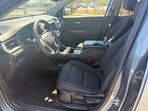 Used 2021 GMC Acadia SLE image 2