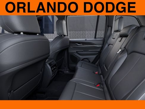 New 2025 Jeep Grand Cherokee Limited w/ Luxury Tech Group II AWD/4WD image 23