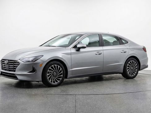 Used 2025 Hyundai Sonata SEL FWD image 3