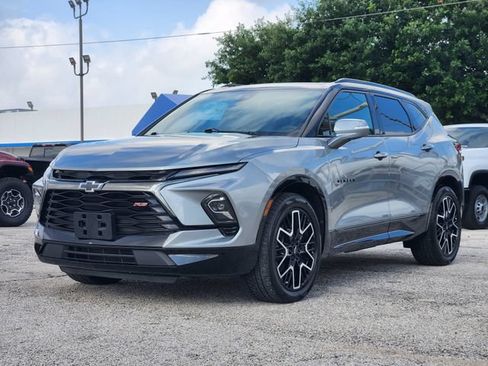 Used 2023 Chevrolet Blazer RS w/ Enhanced Convenience Package FWD image 3
