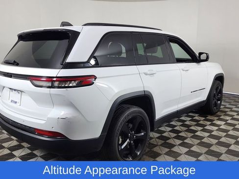 Used 2023 Jeep Grand Cherokee Altitude image 9
