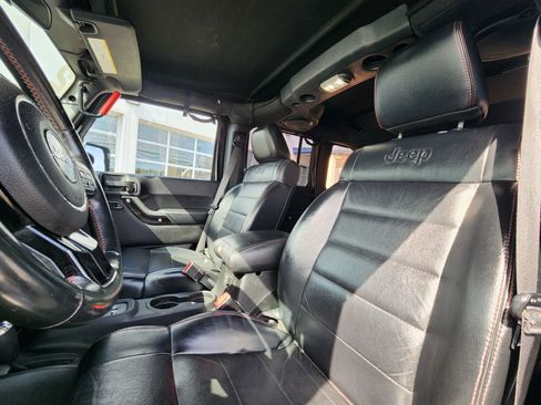 Used 2012 Jeep Wrangler Unlimited Sahara image 22