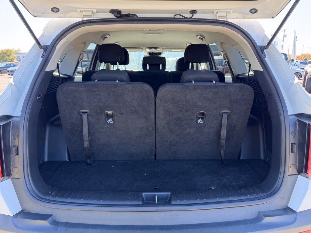 Used 2023 Kia Sorento LX FWD image 5