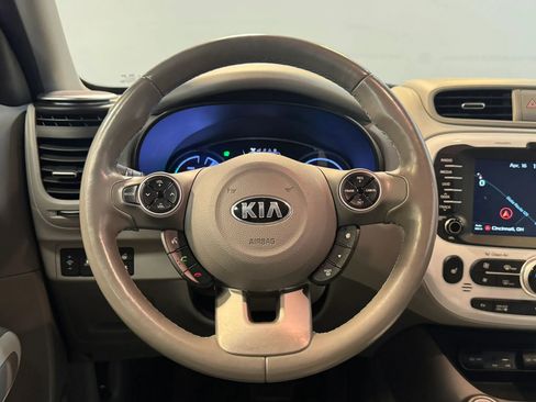 Used 2016 Kia Soul EV FWD image 11