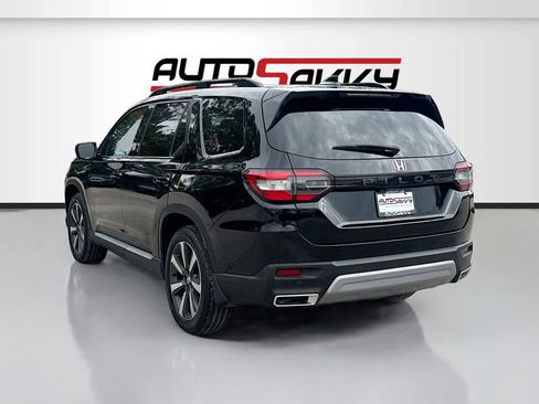 Used 2024 Honda Pilot Touring image 5