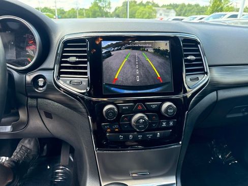 Used 2020 Jeep Grand Cherokee Altitude AWD/4WD image 15