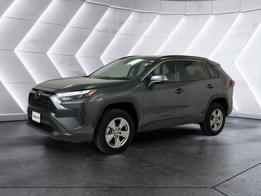 Used 2024 Toyota RAV4 XLE FWD image 3