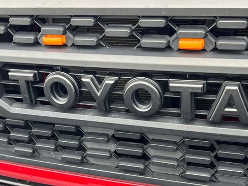 Used 2016 Toyota Tacoma SR5 w/ SR5 Appearance Package (DN) image 9