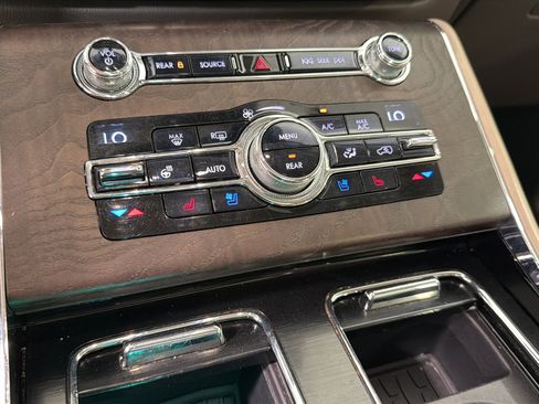Used 2020 Lincoln Aviator Reserve w/ Equipment Group 202A AWD/4WD image 19