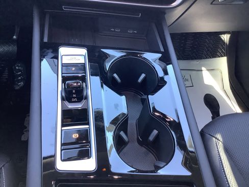New 2025 Volkswagen Atlas SE FWD image 16