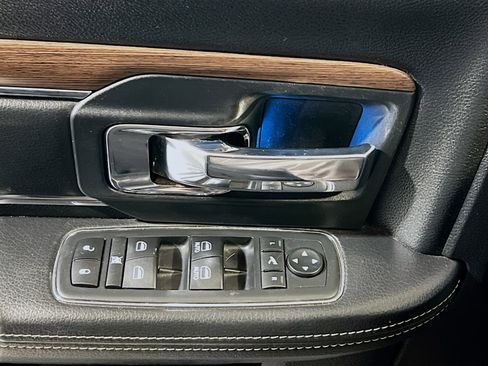 Used 2017 RAM 1500 Laramie image 14