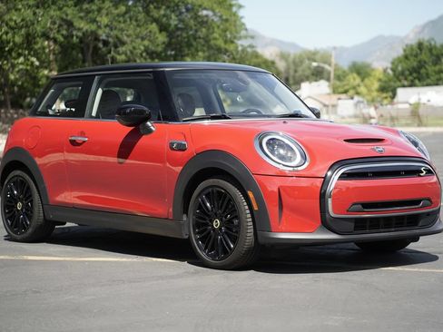 Certified 2024 MINI Cooper SE w/ Signature Upholstery Package FWD image 7