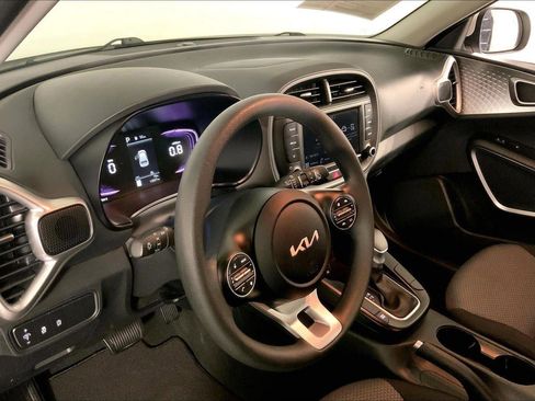 Used 2025 Kia Soul LX FWD image 14