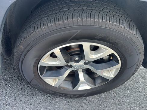 Used 2017 Jeep Cherokee Trailhawk w/ Comfort/Convenience Group image 29