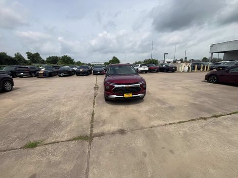 Used 2025 Chevrolet TrailBlazer LT AWD/4WD image 16