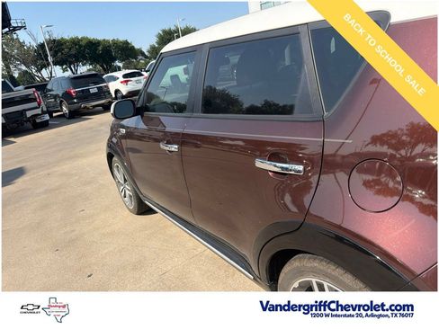 Used 2017 Kia Soul + FWD image 12