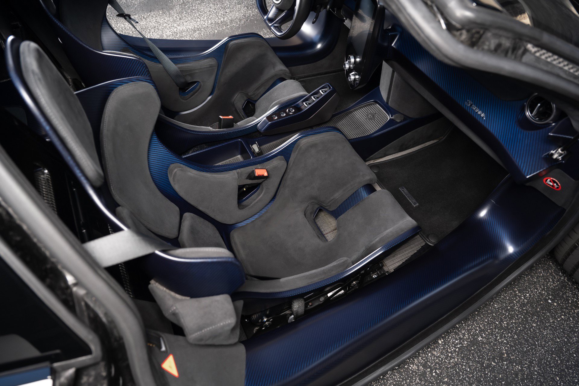 Used 2019 McLaren Senna RWD image 39