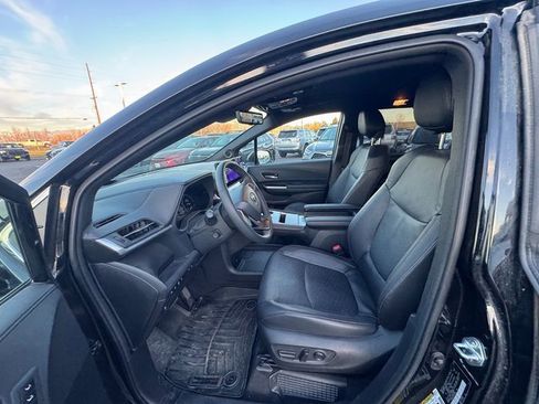 Used 2025 Toyota Sienna Platinum image 4