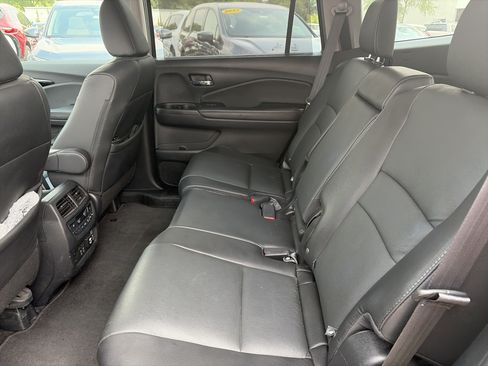 Used 2021 Honda Pilot Touring image 6