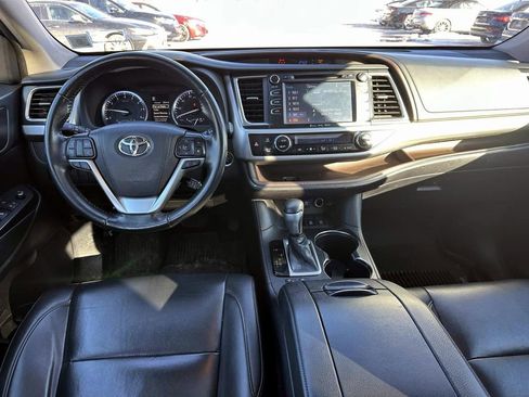 Used 2019 Toyota Highlander XLE image 12