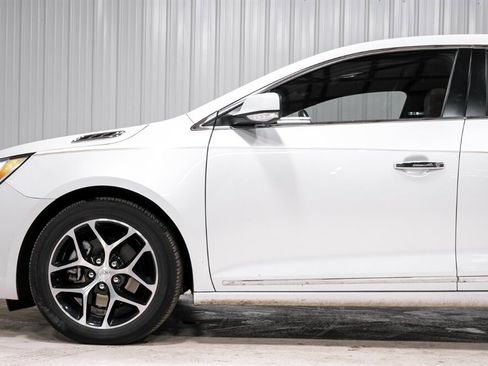 Used 2016 Buick LaCrosse Sport Touring image 3