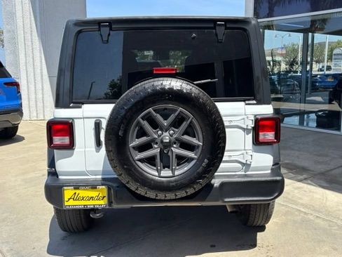 Used 2025 Jeep Wrangler Unlimited Sport AWD/4WD image 4