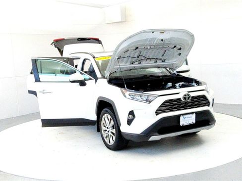 Used 2019 Toyota RAV4 Limited image 9
