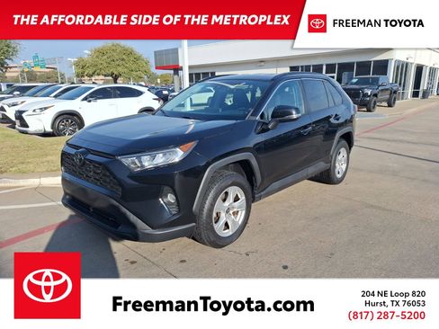 Used 2021 Toyota RAV4 XLE image 1