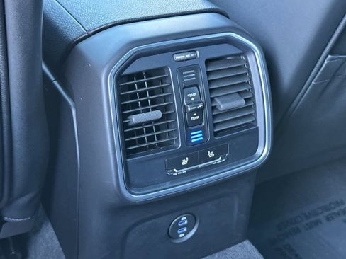 Certified 2025 Porsche Macan AWD/4WD image 14
