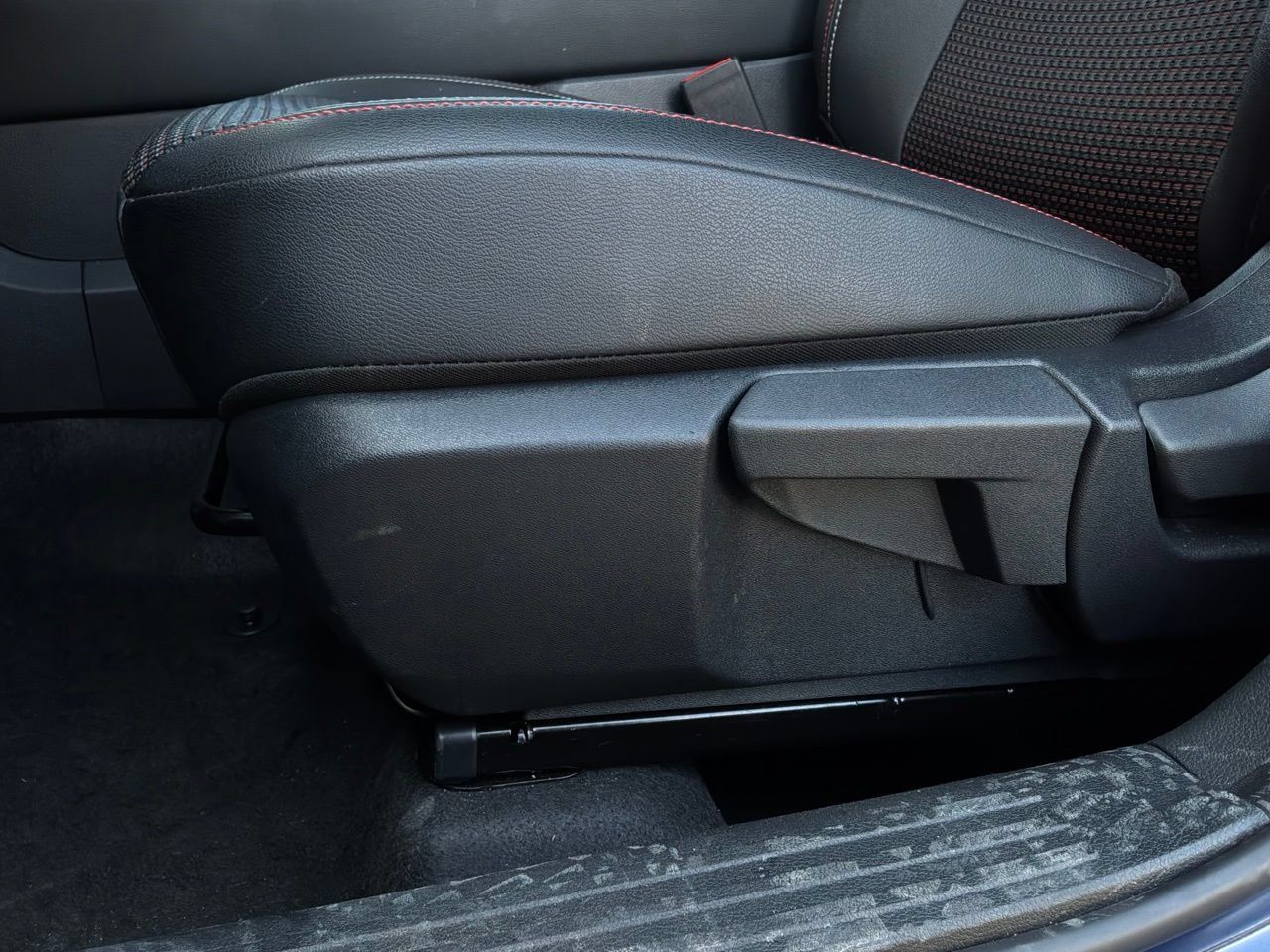 Used 2026 Nissan Kicks SR FWD image 11