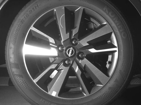 Used 2025 Nissan Versa SV image 15