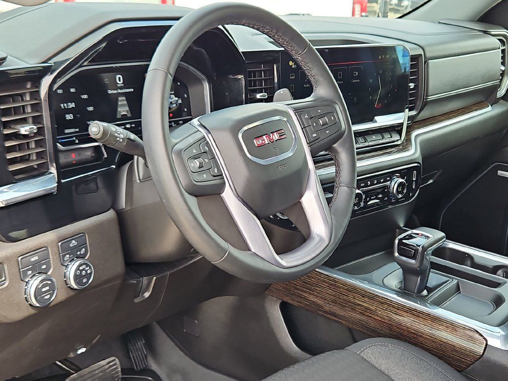 Used 2024 GMC Sierra 1500 Elevation w/ Preferred Package AWD/4WD image 10
