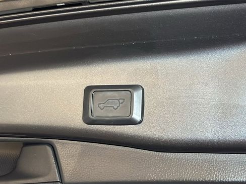 Used 2020 Toyota RAV4 Limited image 16