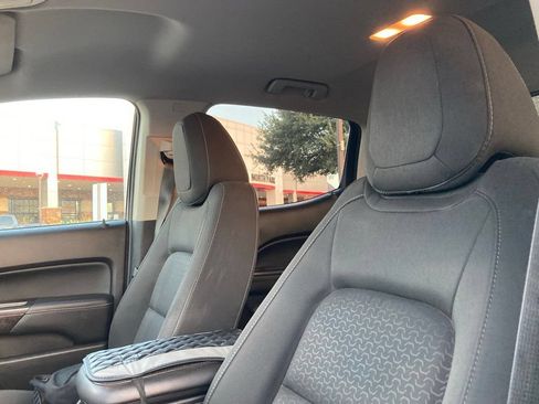 Used 2017 GMC Canyon SLE w/ SLE Convenience Package RWD image 10