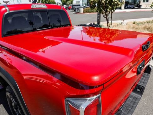 Used 2022 Toyota Tacoma TRD Off-Road AWD/4WD image 30