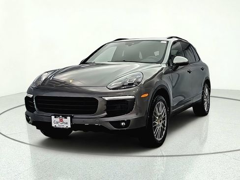 Used 2017 Porsche Cayenne S AWD/4WD image 2
