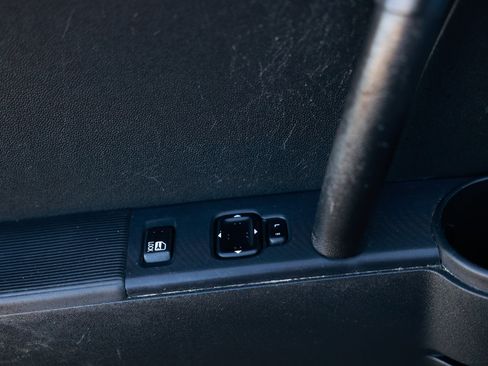 Used 2006 MAZDA MX-5 Miata Sport image 36