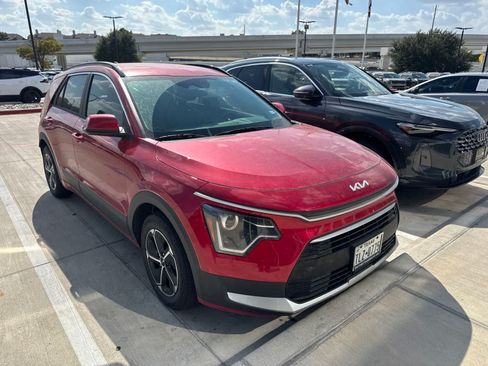 Certified 2023 Kia Niro EX FWD image 3