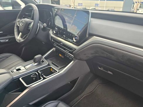 New 2026 Lexus TX 500h AWD image 12