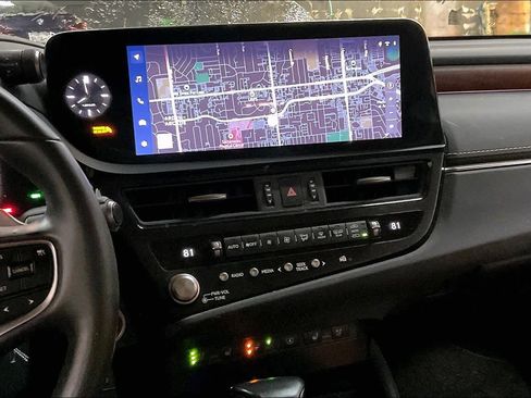 Used 2023 Lexus ES 300h w/ Premium Package image 9