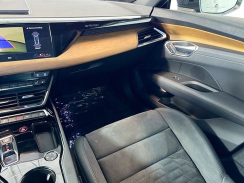 Used 2023 Audi e-tron GT Premium Plus image 21