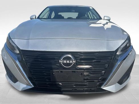 Used 2023 Nissan Altima 2.5 SV FWD image 3